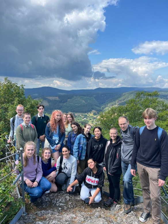 Junge Europäische Sommerschule 2023 – Gruppenbild auf dem Kickelhahn