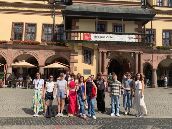 JES 2025 - Die Sommerschule vor dem Historischen Rathaus in Leipzig