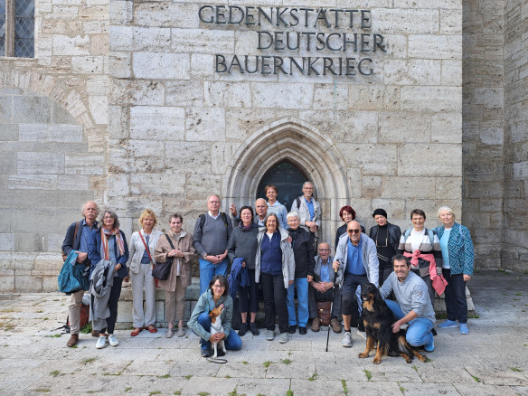 Tagesausflug Mühlhausen - Gruppenfoto vor der Kornmarktkirche